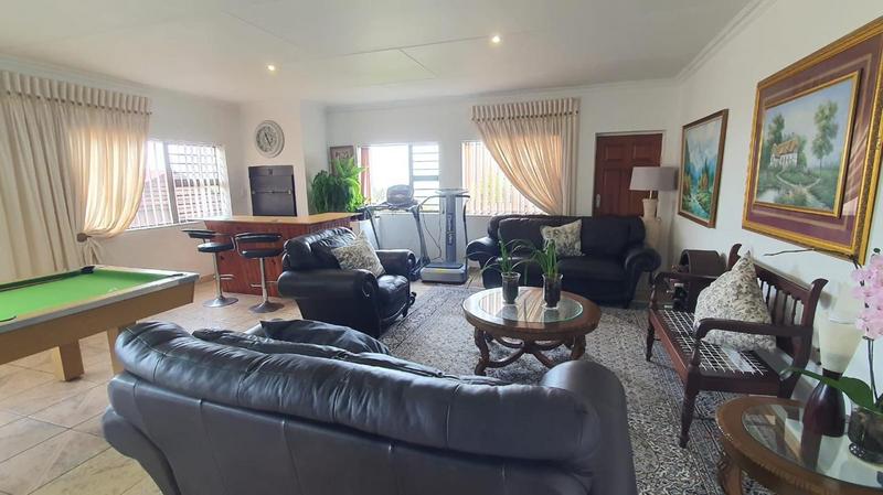 To Let 4 Bedroom Property for Rent in Dana Bay Western Cape